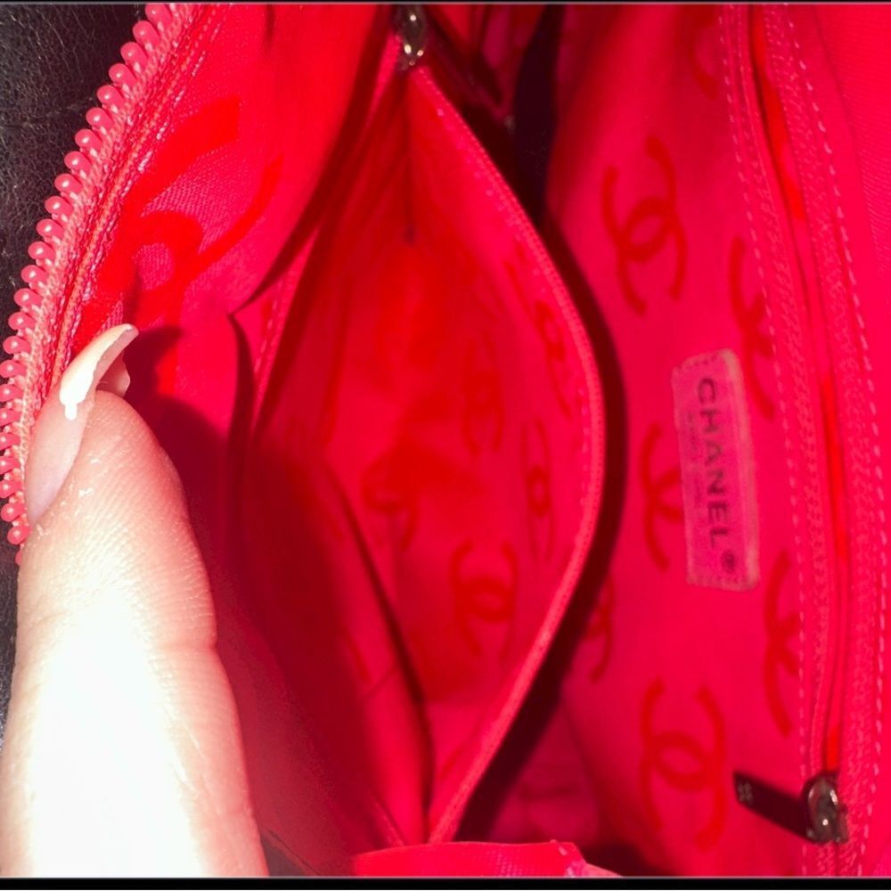 CHANEL Cambon Black and Cream Quilted Tote with pink interior - Picture 6 of 12